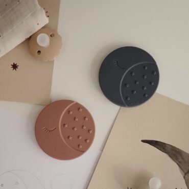 Moon Teether - Cloudy Mauve Mushie