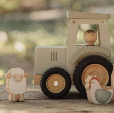 Ξύλινο Τρακτέρ Με Καρότσα Και Ζωάκια Little Farm Little Dutch