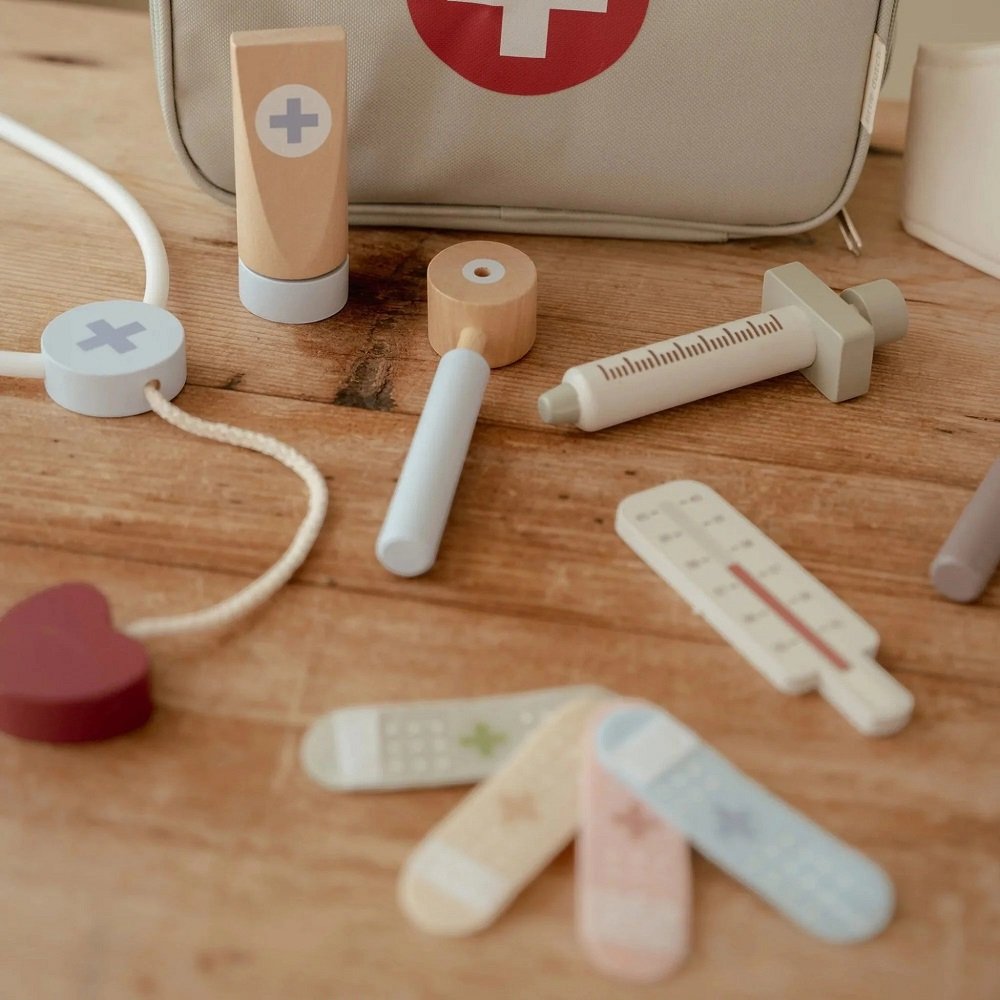 Βαλιτσάκι γιατρού με ξύλινα εργαλεία FSC Little Dutch - Image 2