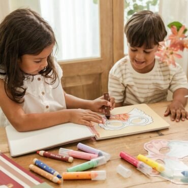 Βιβλίο κατασκευών με παιδικό ψαλίδι Rosa Little Dutch