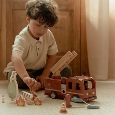 Ξύλινο πυροσβεστικό όχημα με αξεσουάρ FSC Little Dutch