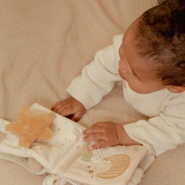 Υφασμάτινο βιβλιαράκι δραστηριοτήτων μικρό Newborn Naturals GRS Little Dutch