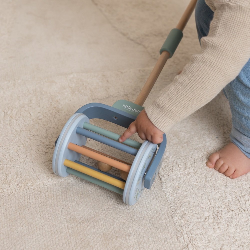 Ξύλινη τρεχαλίτσα-κουδουνίστρα με κοντάρι Forest Friends Little Dutch - Image 3