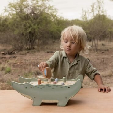 Ξύλινο παιχνίδι αντιστοίχισης με σφυρί Safari Friends FSC Little Dutch